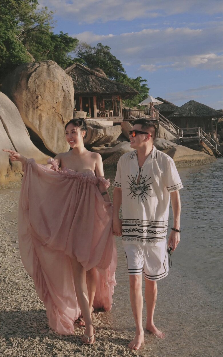 Quang Minh được khen ngày càng “lão hóa ngược” từ khi bên Tăng Khánh Chi.