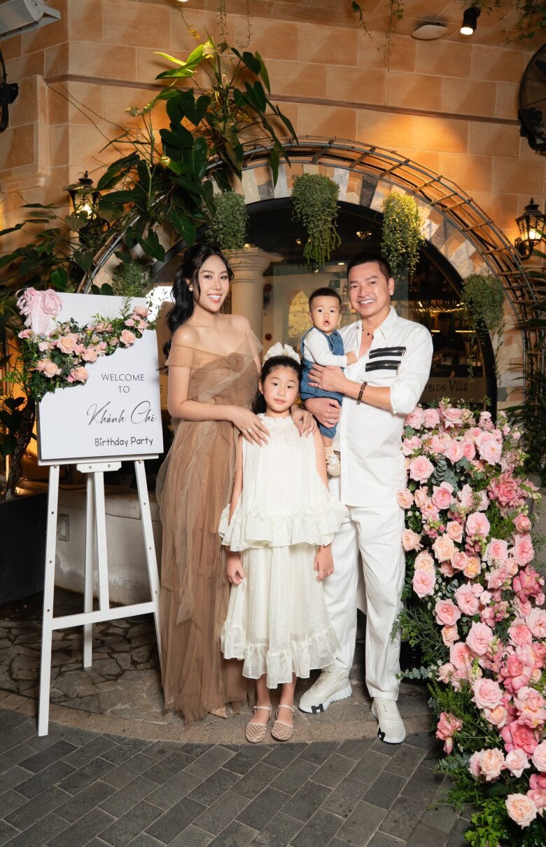 Nam danh hài dành nhiều thời gian để chăm sóc quý tử và gia đình nhỏ.