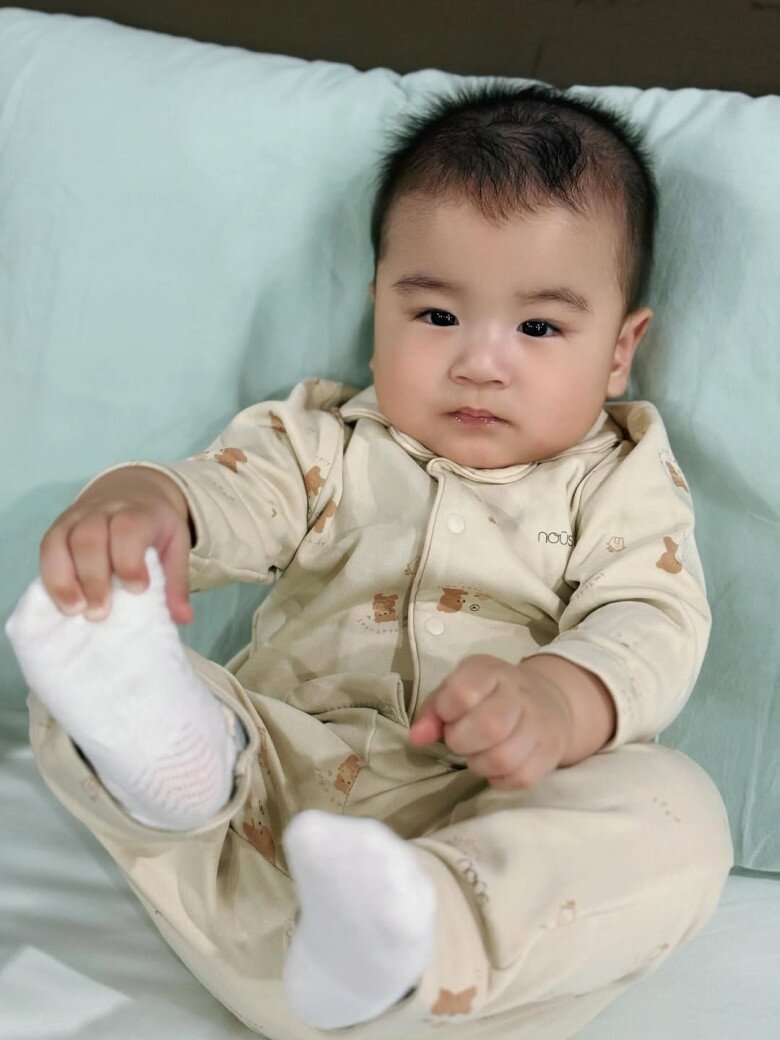 Bé Panda được mẹ nuôi dạy rất kỹ lưỡng và đủ đầy.