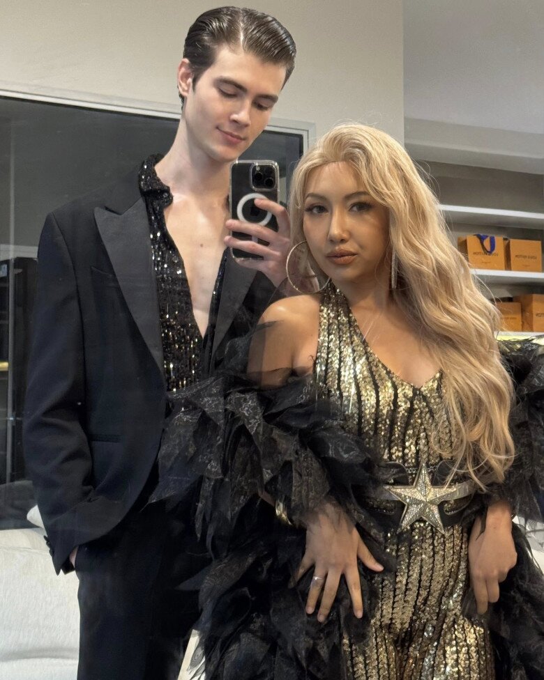 Cặp đôi có thời gian dài gắn bó với nhau trước khi “về chung nhà”.