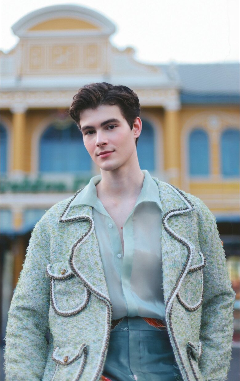 Nam người mẫu từng hợp tác với nhiều thương hiệu nổi tiếng.