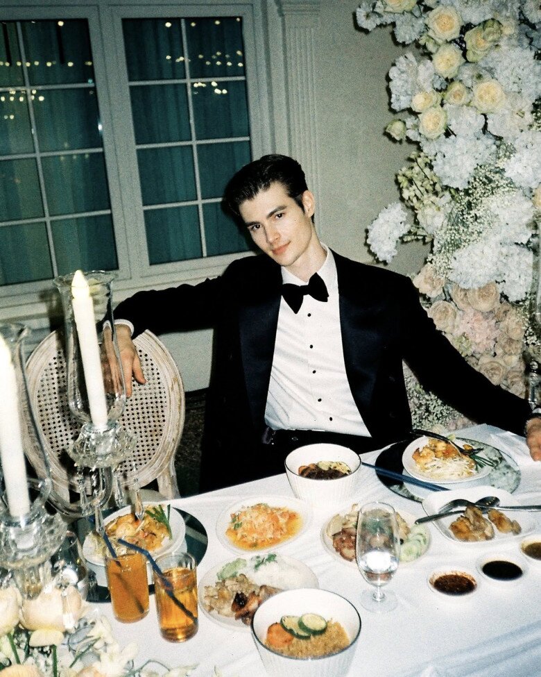 Nam người mẫu khiến nhiều khán giả xao xuyến bởi ngoại hình nổi bật.