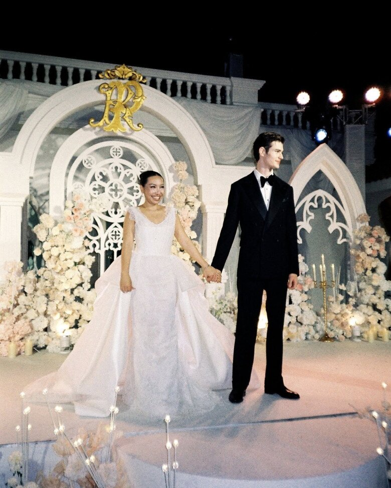 Sự chênh lệch về chiều cao của Ruslan Mamlay và Pugun Wisad khiến khán giả thích thú.