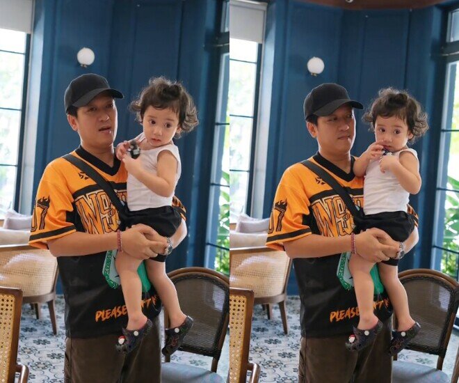 Quý tử của Trường Giang và Nhã Phương sở hữu mái tóc xoăn, gương mặt bầu bĩnh đáng yêu.