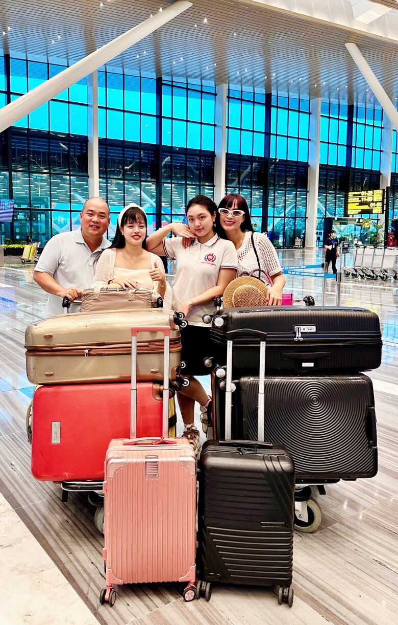 Con gái của Thúy Hạnh sang Ý du học hồi tháng 9.