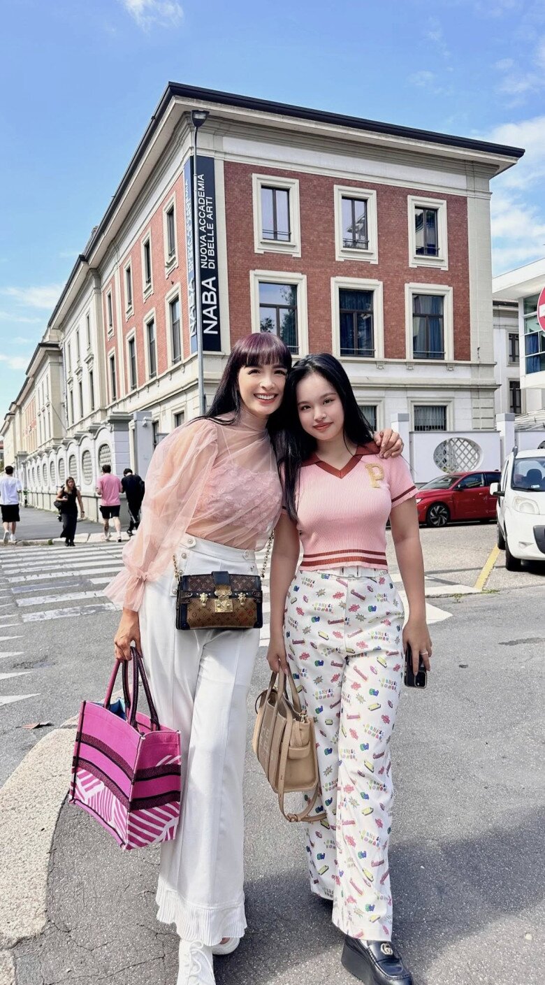 Du học ở trời Tây, con gái Thúy Hạnh giữ thói quen sống tiết kiệm.