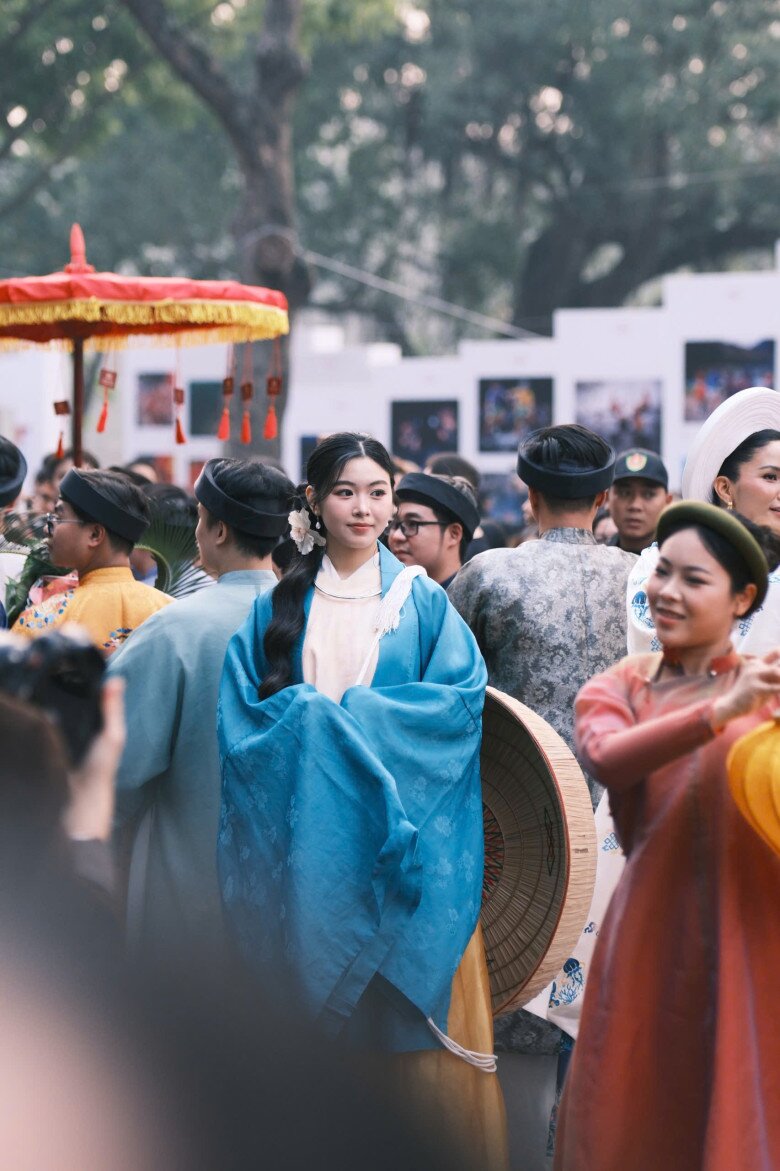 Khí chất dịu dàng cùng nhan sắc xinh đẹp tự nhiên của con gái Quyền Linh được khen ngợi hết lời.