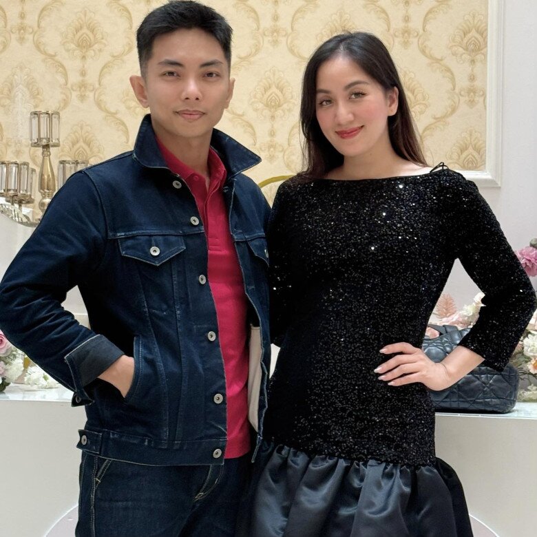 Khánh Thi và Phan Hiển đều là những “kiện tướng dancesport” từng tham gia SEA Games, có thành tích xuất sắc.