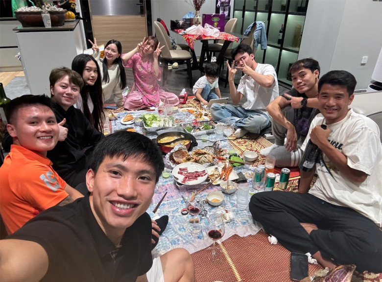 Nữ ca sĩ có hội bạn thân toàn những cầu thủ, vận động viên nổi tiếng.