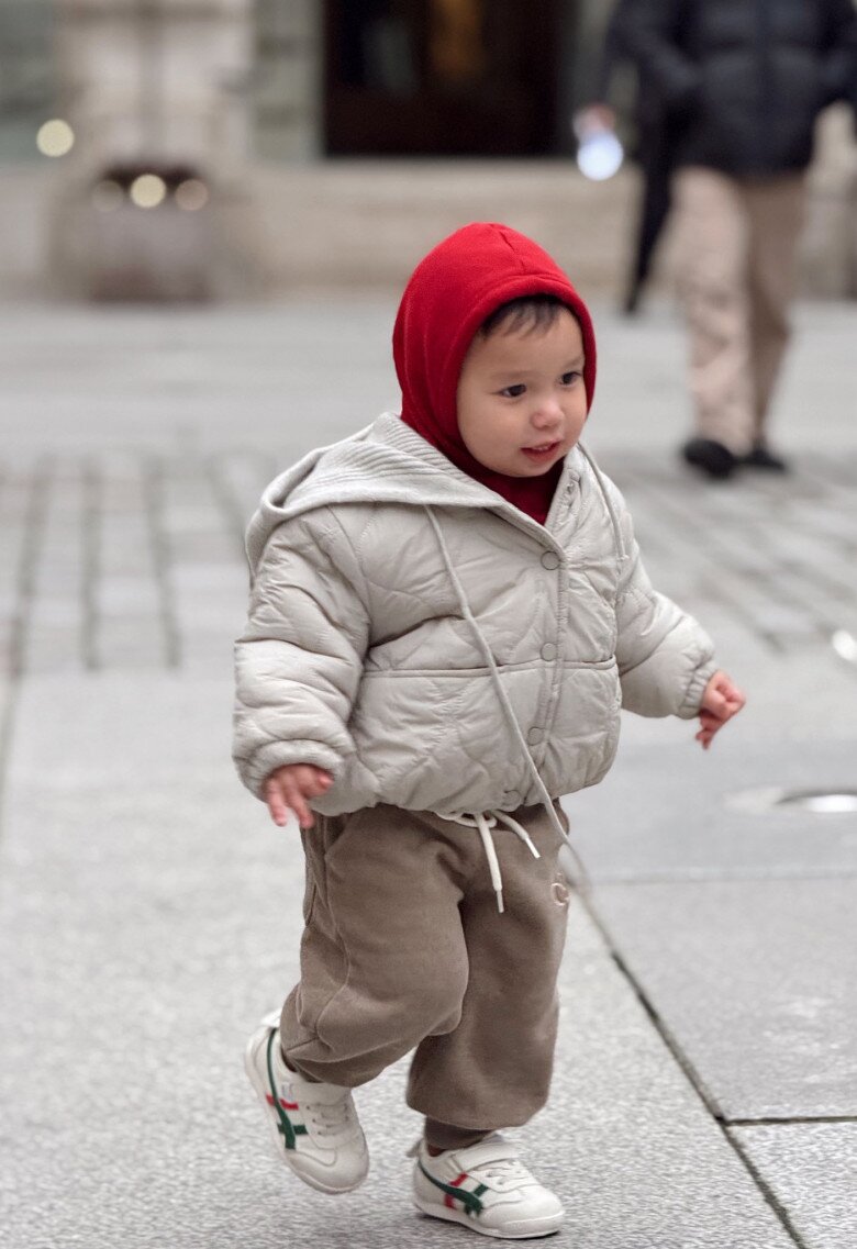 Con trai lai Tây cực đáng yêu của Hà Anh.