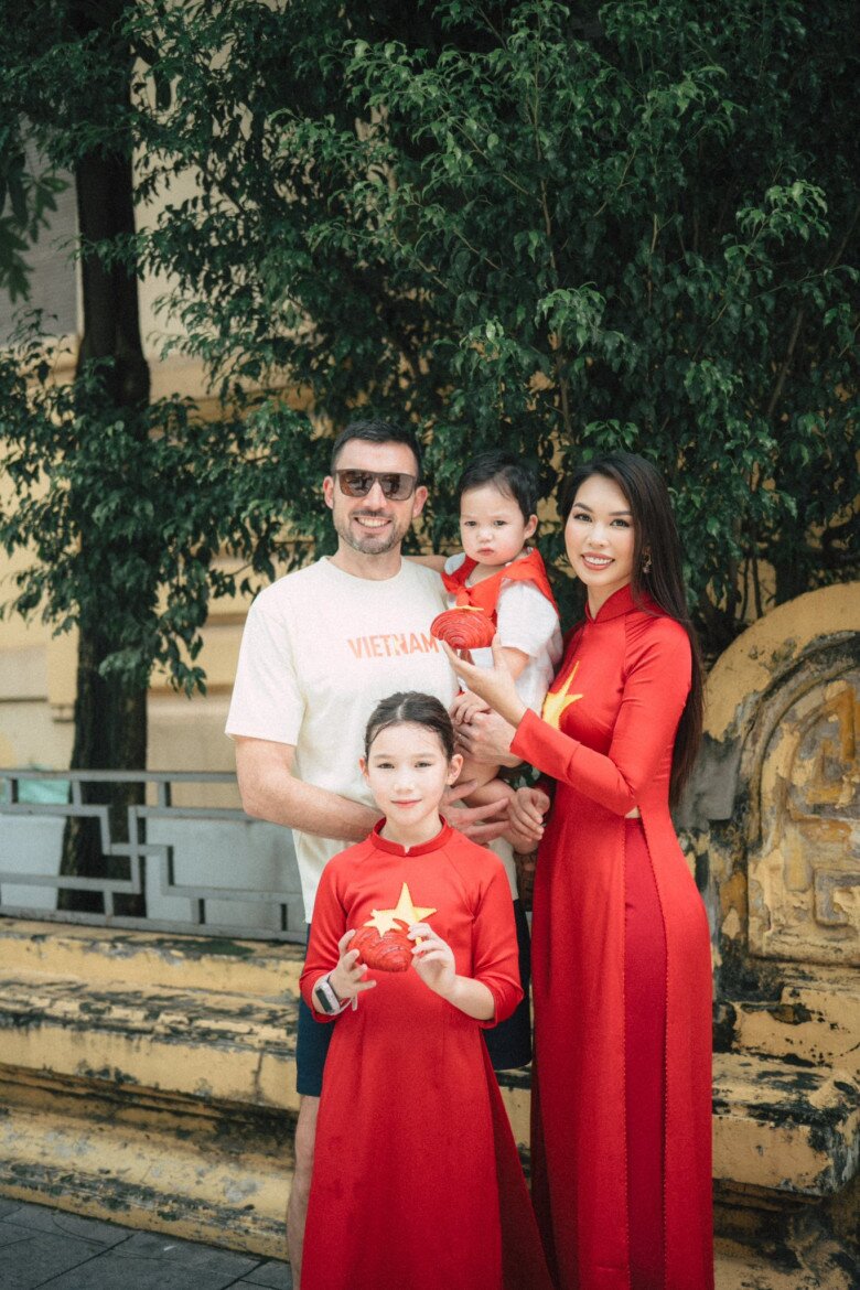 Cách dạy con của siêu mẫu Hà Anh nhận được nhiều lời khen ngợi.