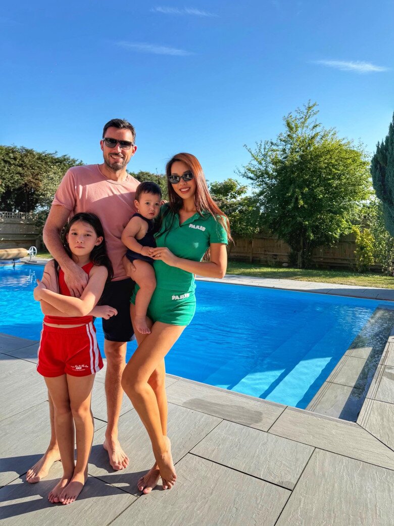 Nữ siêu mẫu thường xuyên chia sẻ những câu chuyện về con cái lên mạng xã hội.