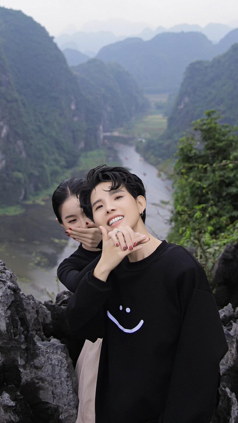 Cặp đôi khiến dân tình ngưỡng mộ bởi chuyện tình lãng mạn và mặn nồng.