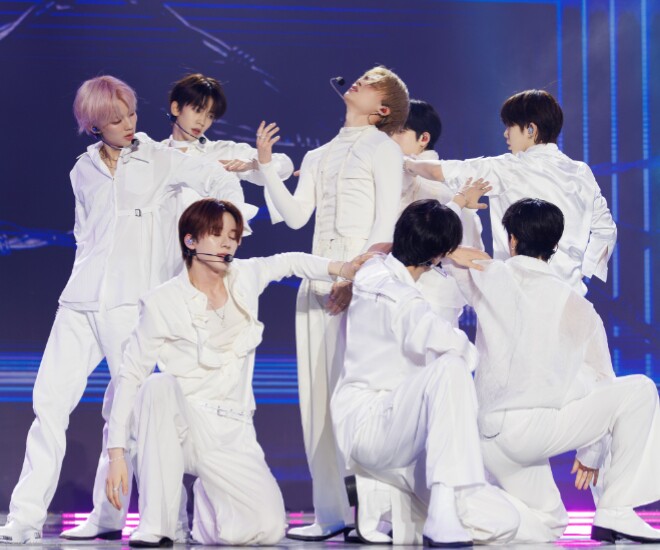 8TURN mang đến sân khấu đúng tiêu chuẩn nhóm nhạc thần tượng Kpop.