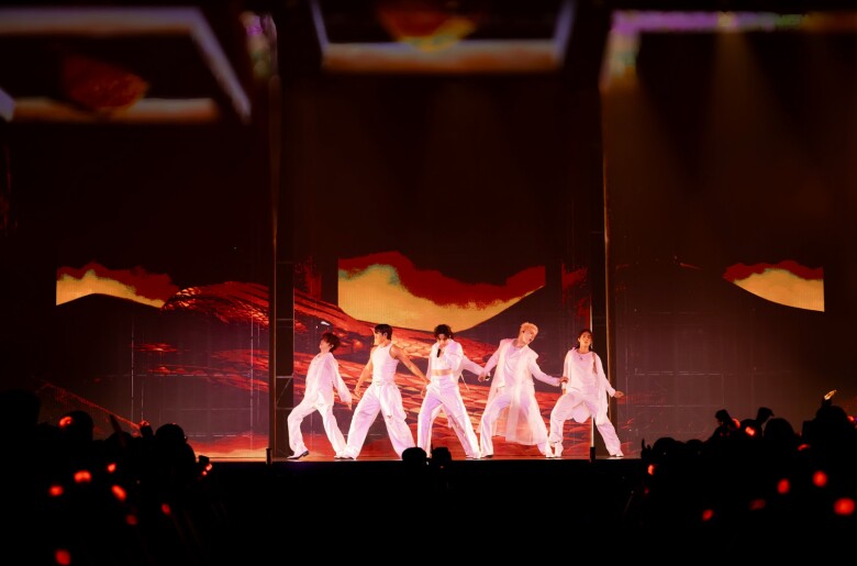 JUSTB cho thấy sự đoàn kết, chuyên nghiệp của các thần tượng Kpop.