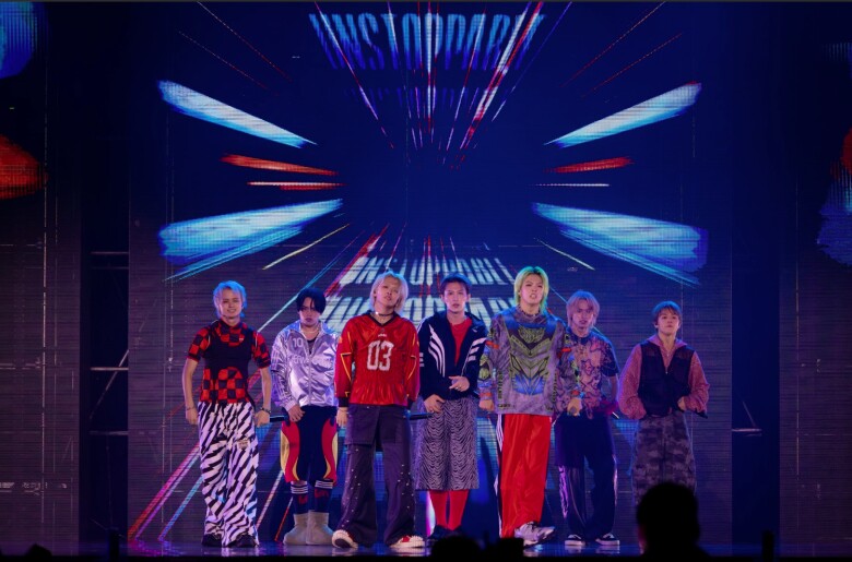 Sân khấu bùng nổ của nhóm nhạc đến từ Nhật Bản.