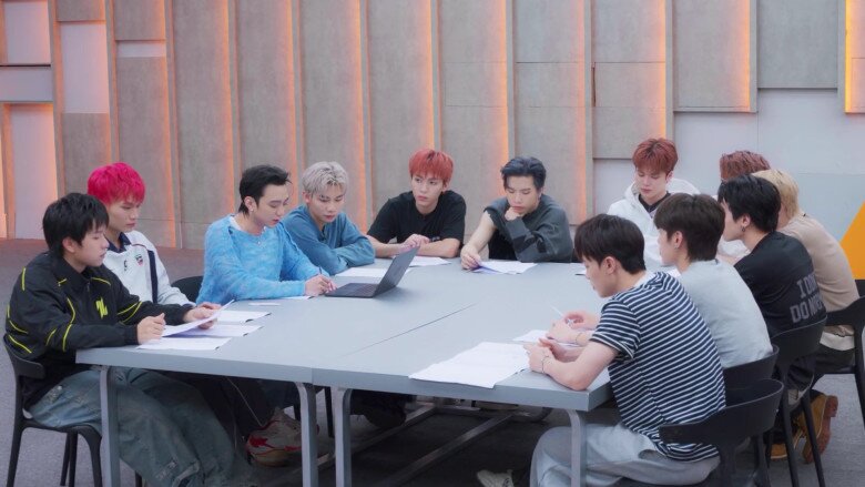 Thầy trò Soobin căng thẳng bàn chiến lược cho vòng Công diễn 3.