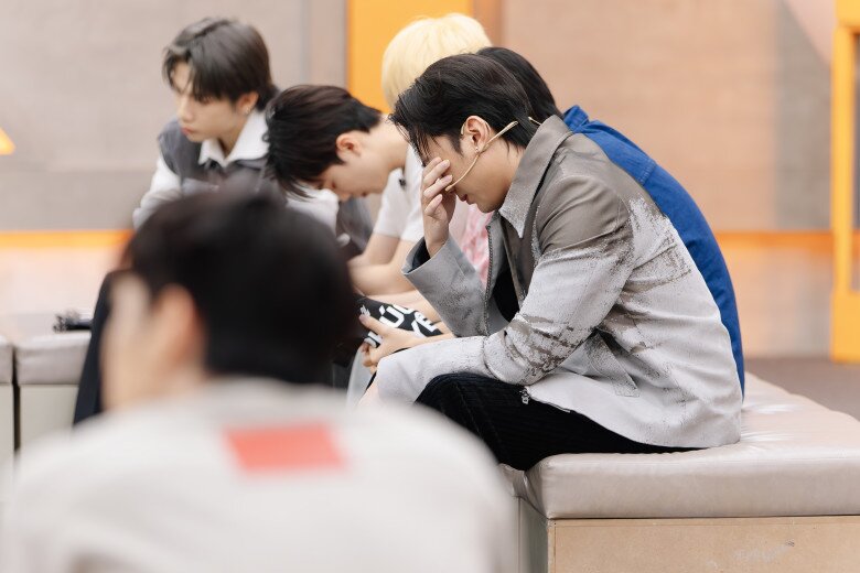 Soobin Hoàng Sơn khóc nghẹn khi chia tay học trò.