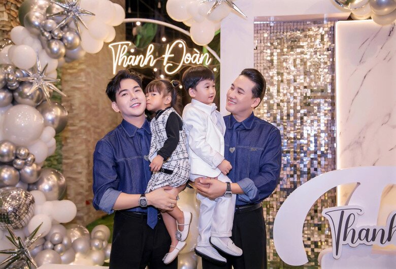 Dù bận rộn, song Thanh Đoàn và Hà Trí Quang vẫn chăm sóc các con chu toàn.