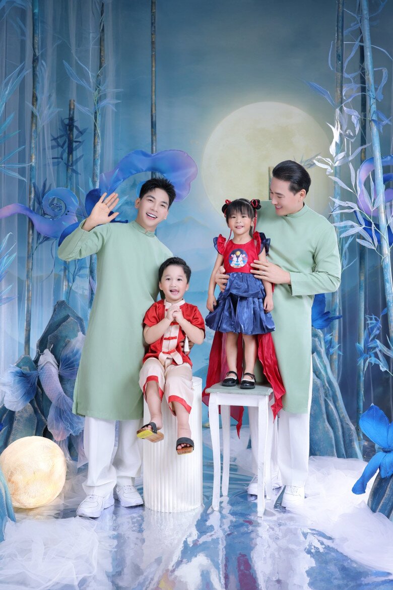 Gia đình hạnh phúc của Thanh Đoàn và Hà Trí Quang.