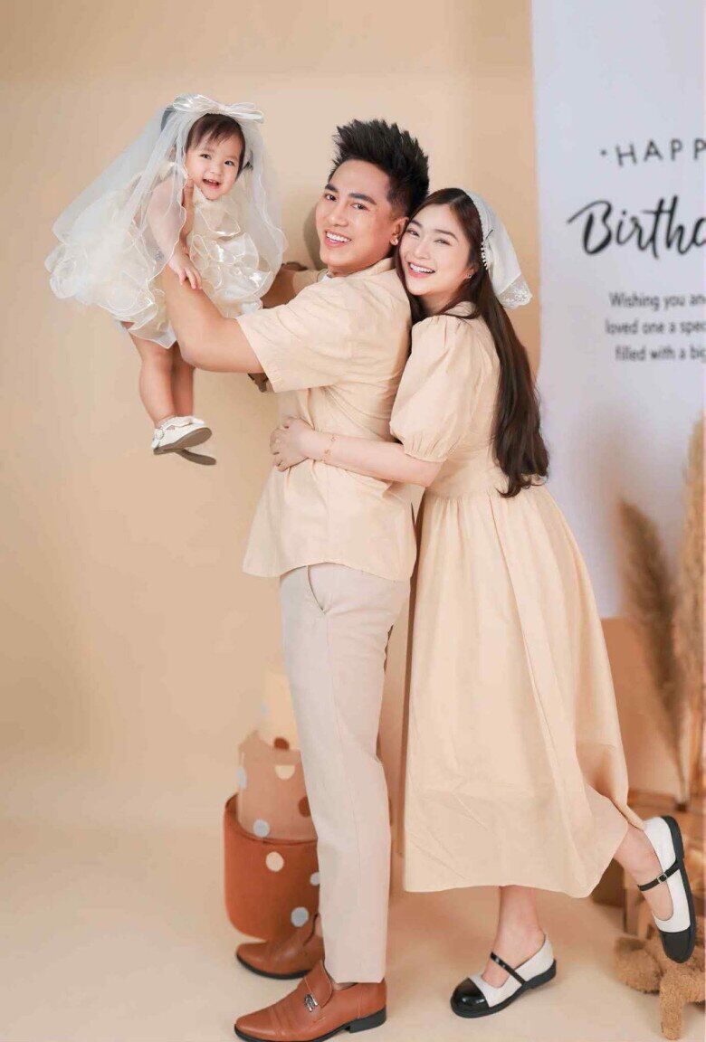 Con gái đầu lòng của Thanh Trúc được nhận xét giống Châu Khải Phong “như đúc”.