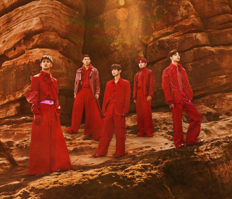 Sự xuất hiện của FEniX hứa hẹn mang lại một màn đối đầu bùng nổ.