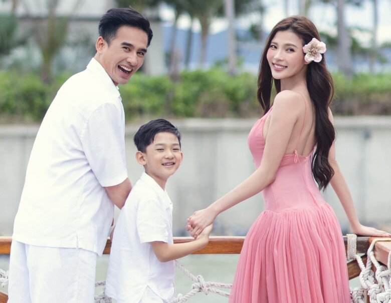 Sau gần 1 thập kỷ bên nhau, vợ chồng Lương Thế Thành và Thúy Diễm vẫn giữ được hạnh phúc mặn nồng.