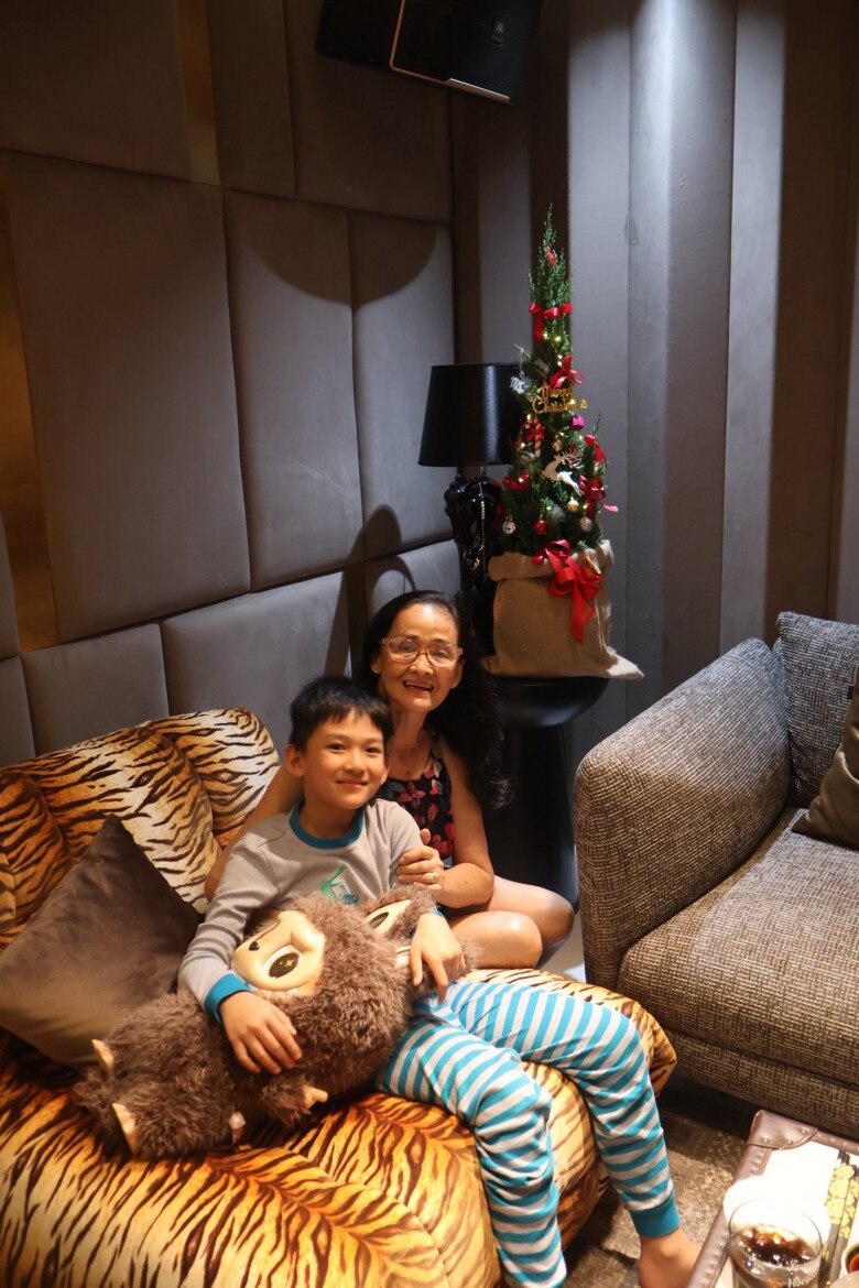 Con trai của Lương Thế Thành và Thúy Diễm được bà nội yêu thương hết mực.