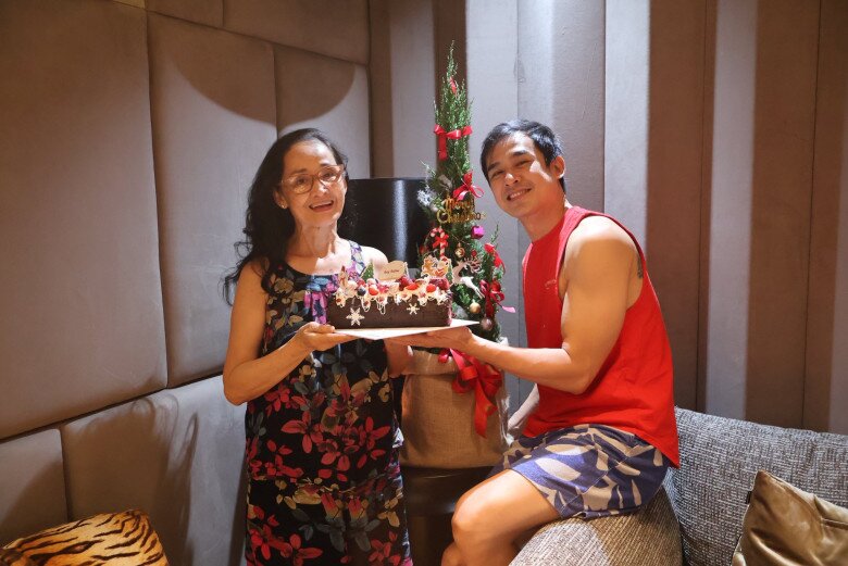 Mẹ ruột của Lương Thế Thành được khen ngợi rất trẻ trung và rạng rỡ.