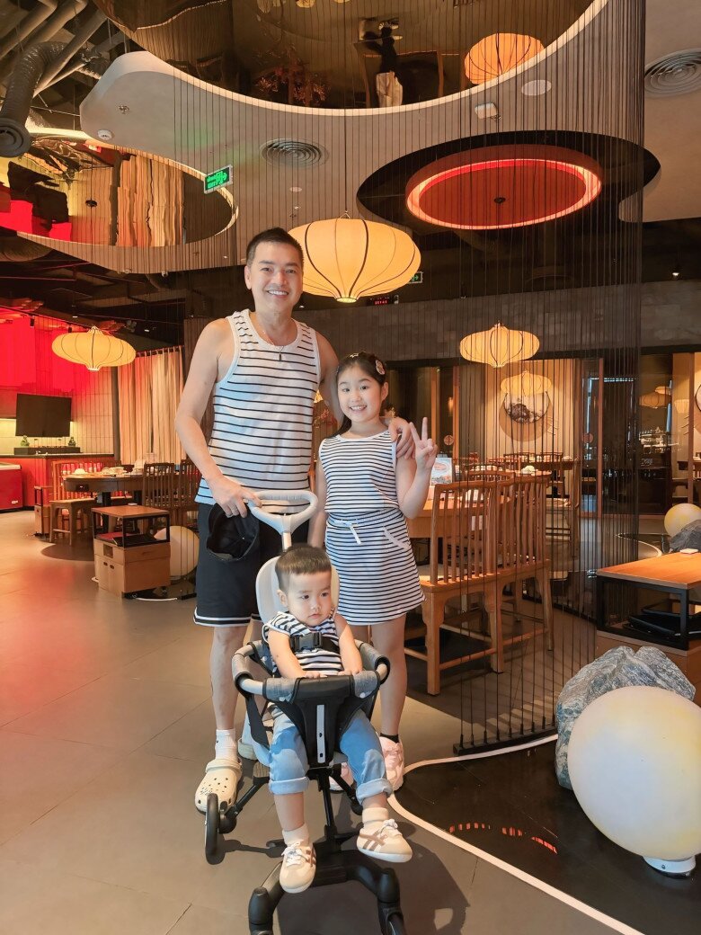 Nam danh hài đối xử với con riêng của Tăng Khánh Chi như ruột thịt.