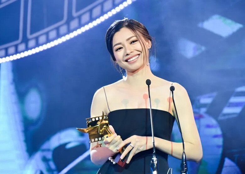 Xuân Văn từng đoạt cúp Nữ diễn viên chính xuất sắc ở giải Cánh Diều 2017.