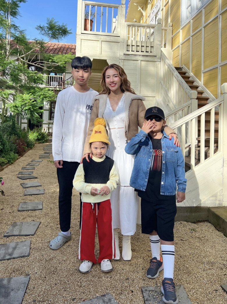 Will biết yêu thương, chăm sóc 2 em chung “nửa huyết thống”.