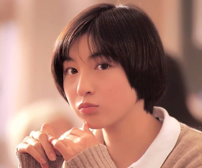 Hirosue Ryoko nổi tiếng với vẻ đẹp ngây thơ, là gương mặt quảng cáo được săn đón.