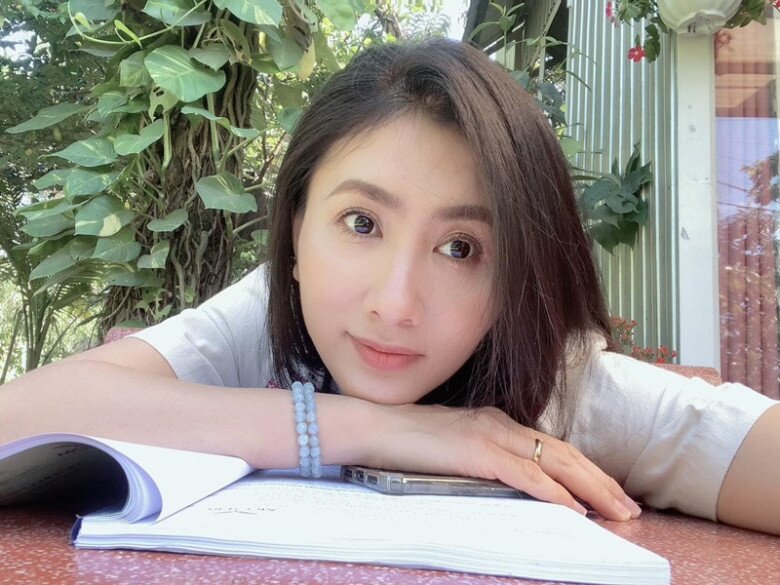 2 mỹ nhân 8x là học bá đỗ 3 trường đại học người kết hôn với chồng ấn độ người sở hữu body nóng bỏng tay - 2