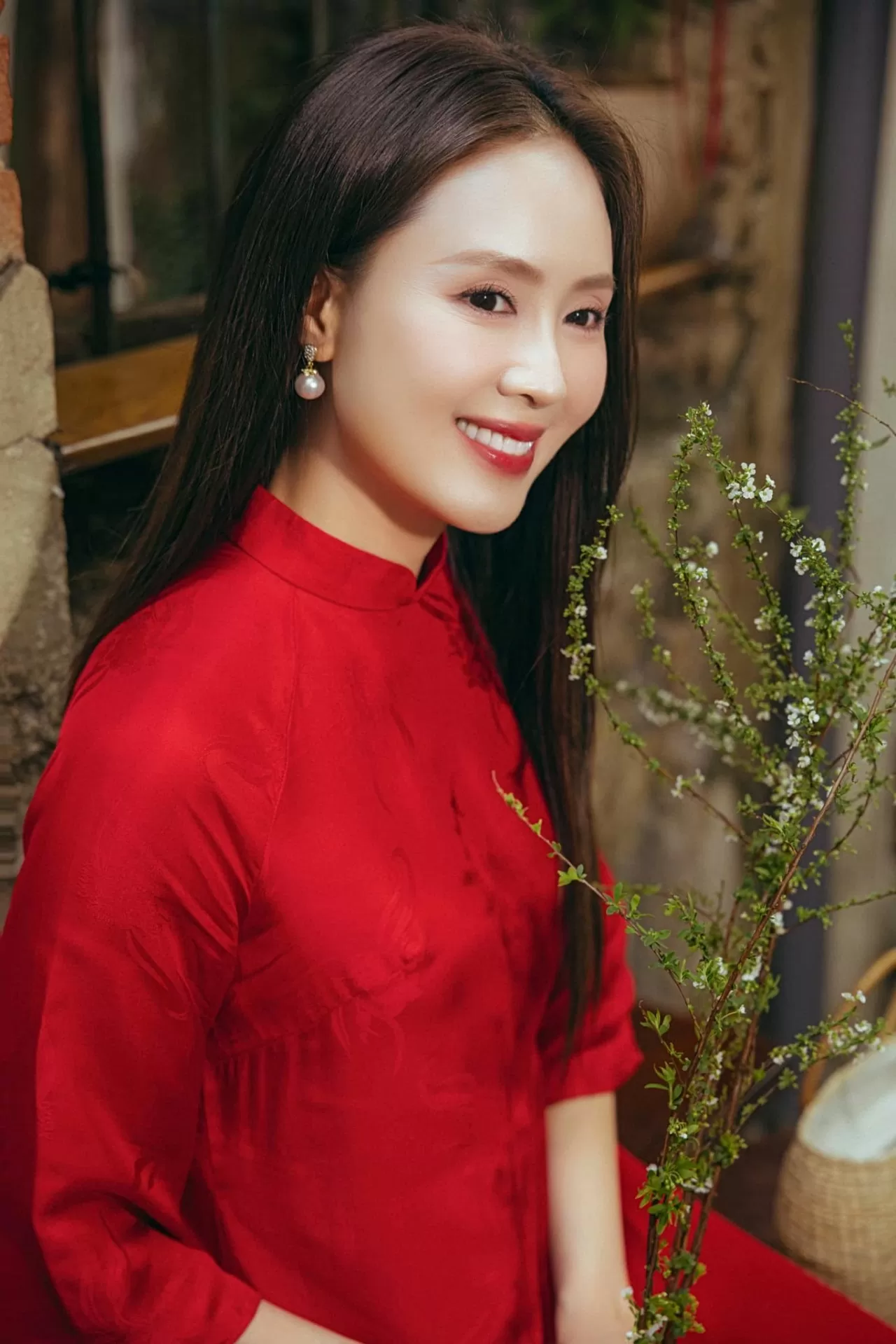 Người đẹp sở hữu nét đẹp dịu dàng, nụ cười nhân hậu.