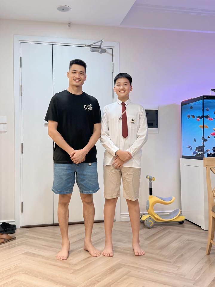 Quý tử nhà Bảo Thanh thừa hưởng gen chiều cao từ bố.