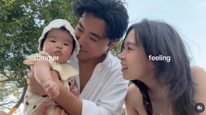 Cô bé Nana được bố mẹ cho đi du lịch từ khi mới vài tháng tuổi.