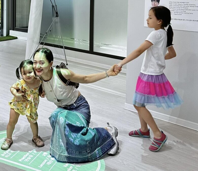 Lan Phương thường chia sẻ những khoảnh khắc bên các con.