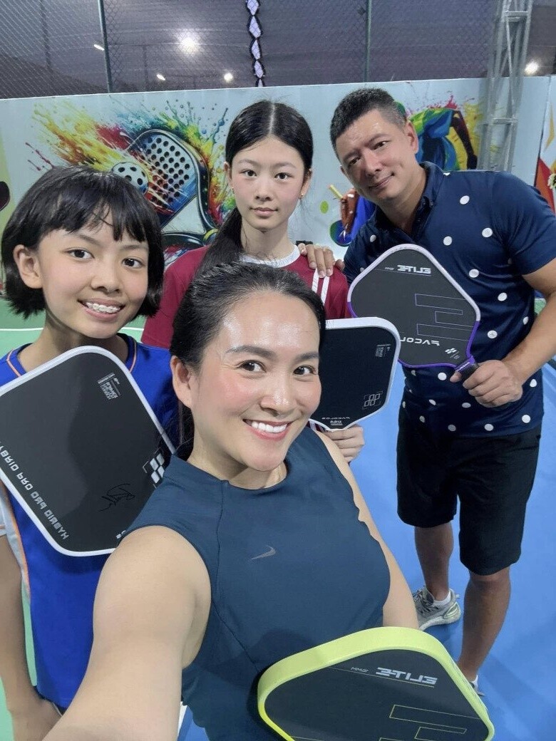 Ăn uống đầy đủ dưỡng chất và tập luyện thể thao là bí quyết giúp các con của Bình Minh phát triển chiều cao tốt.