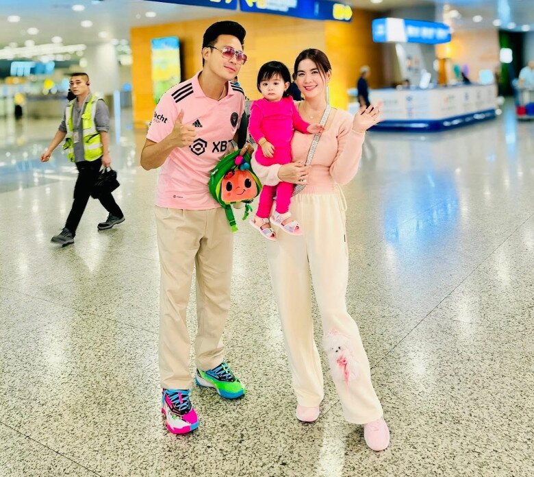 Vợ chồng Kha Ly - Thanh Duy thường đưa con gái đi du lịch cùng.