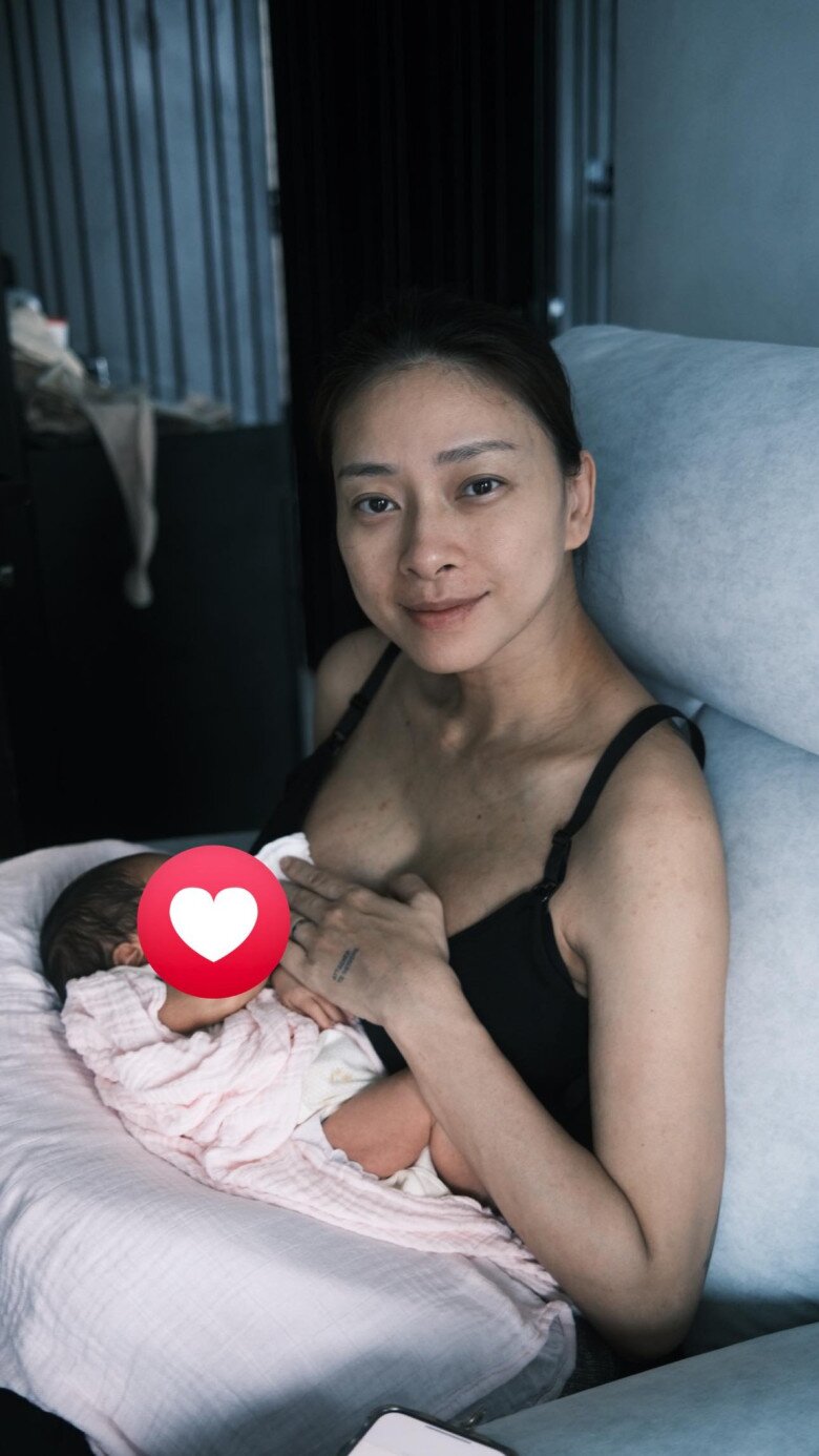 Ngô Thanh Vân chia sẻ những khó khăn khi nuôi con bằng sữa mẹ.