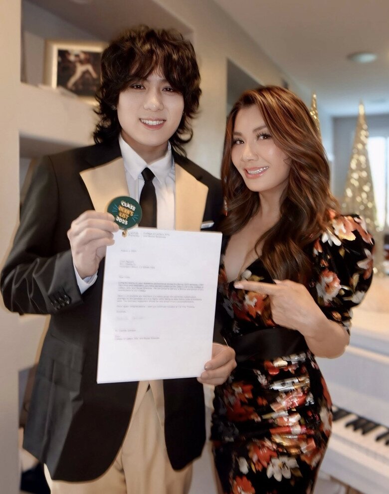 Trizzie Phương Trinh khoe quý tử vào Top học sinh xuất sắc.