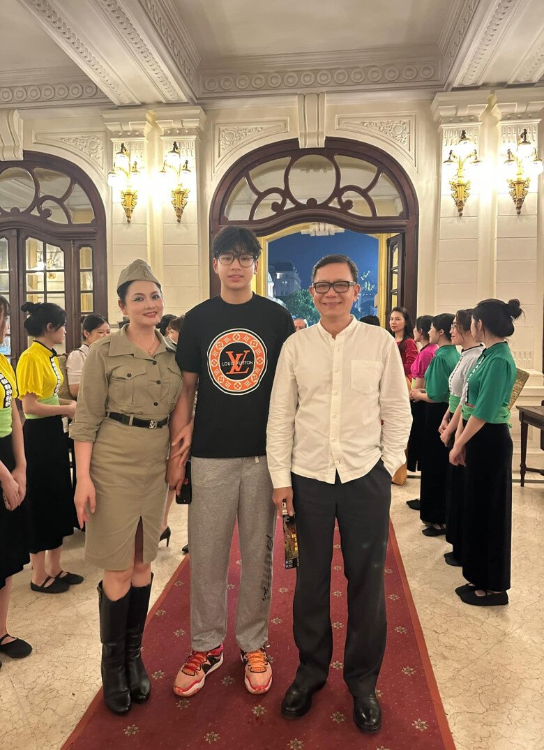 Vợ chồng Thu Quế - Phạm Cường đều mang quân hàm Đại tá.