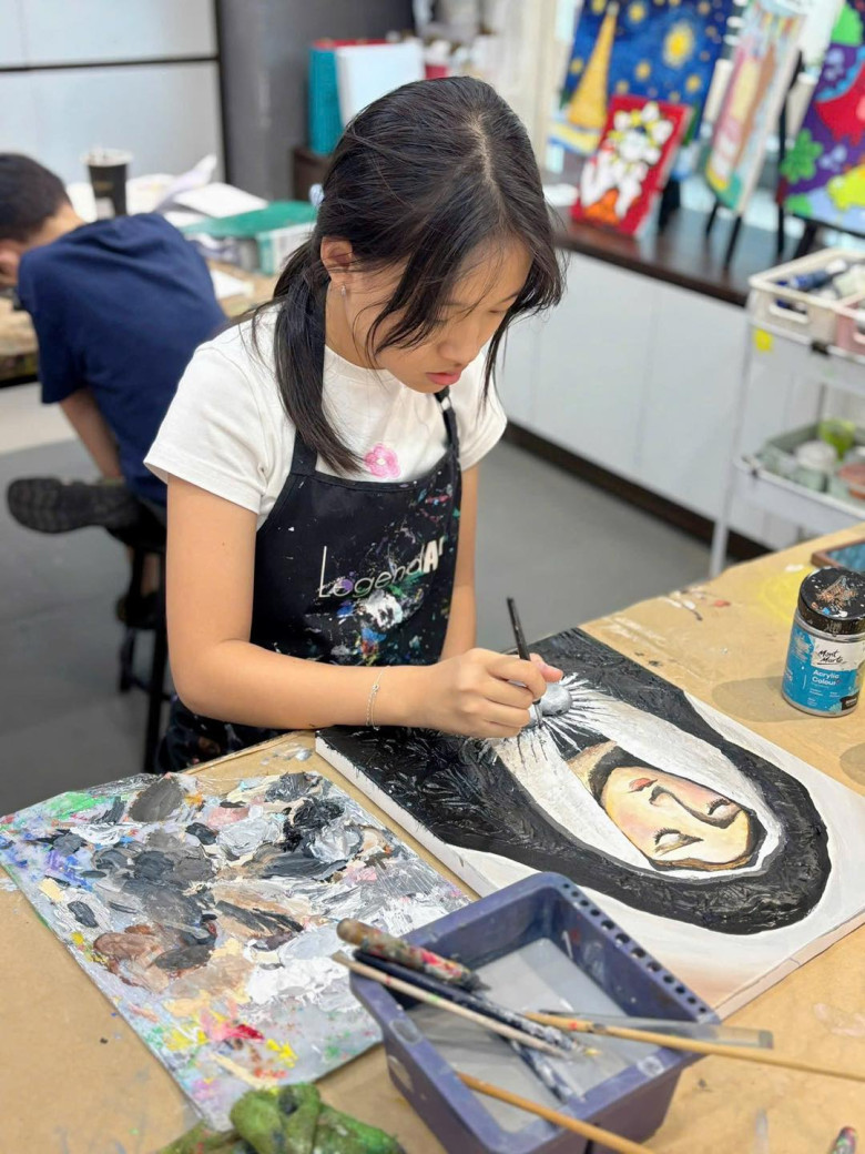 Cô bé gây bất ngờ bởi nét vẽ trưởng thành.