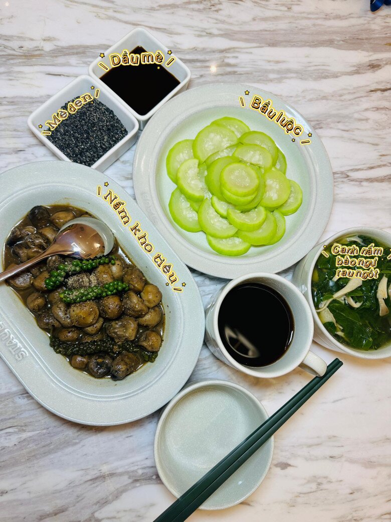 Hồ Quỳnh Hương khoe mâm cơm nhà toàn món ăn chay.