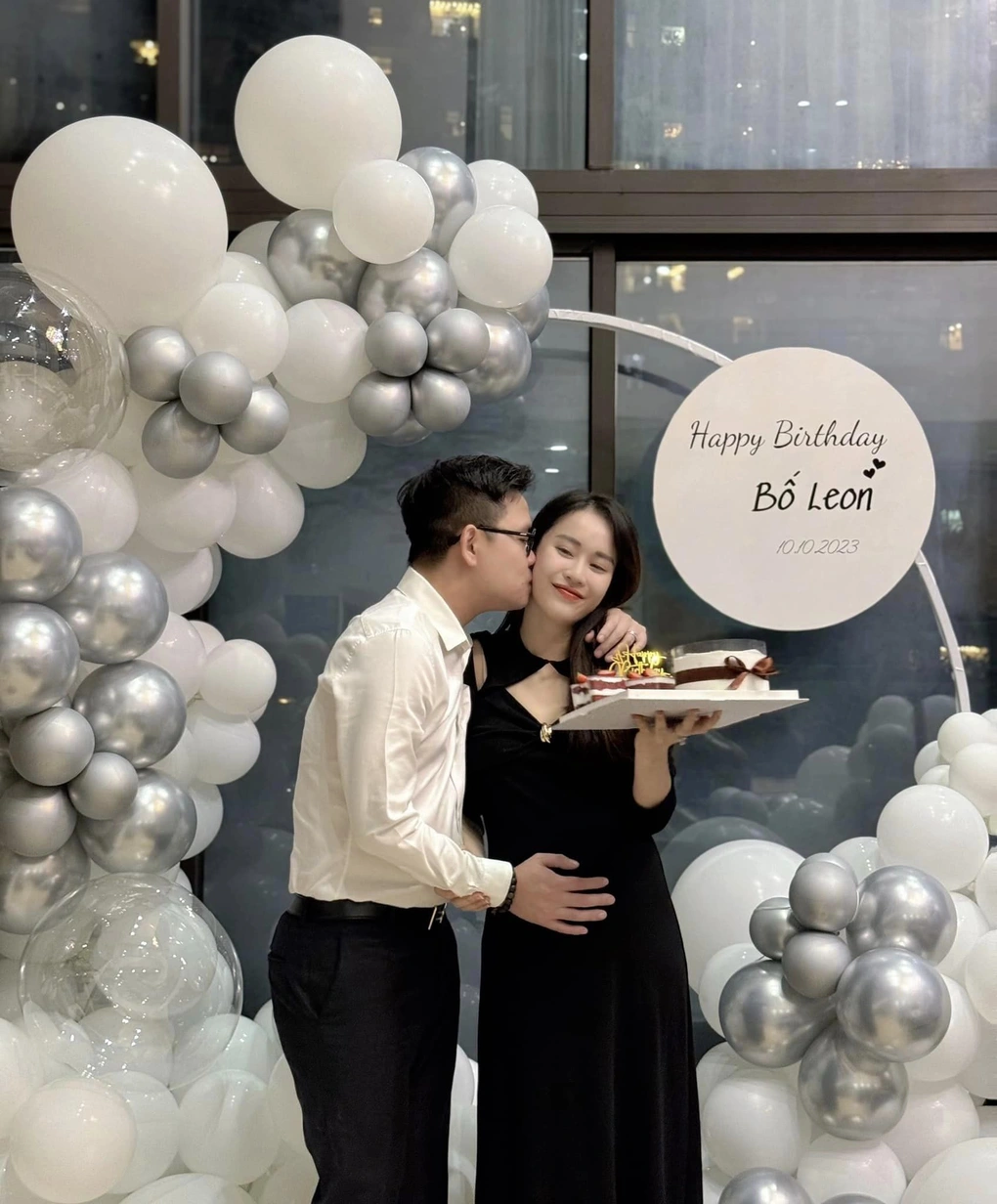 Nữ MC kết hôn với ông xã là Tiến sĩ.