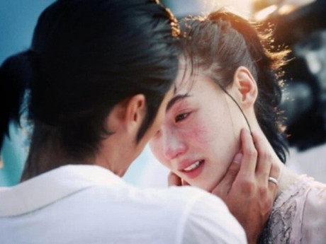 "Mỹ nhân cuối cùng" đẹp nức lòng vẫn "thua" tình cũ của chồng, mẹ đơn thân 3 con dị ứng vì mặc quần áo giá rẻ