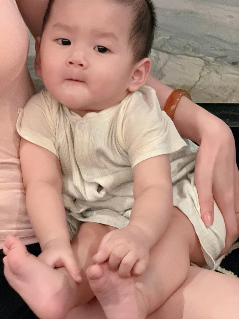 Bé Udon được nhận xét là bản sao của bố.