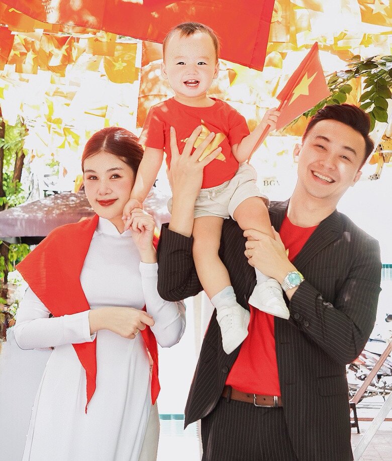 Quý tử của Lê Âu Ngân Anh nhận nhiều lời khen bởi ngoại hình đáng yêu.