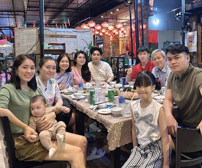Lê Phương đưa các con về quê ngoại, quây quần bên gia đình.